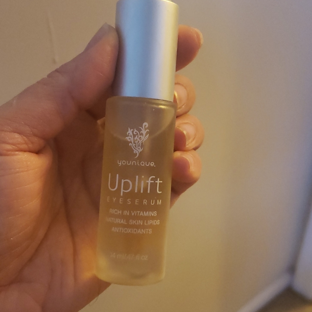 Younique uplift eye serum